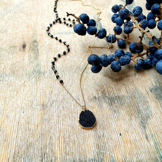 Hanka IN ilgas kaklo papuošalas su juoda špinele ir juoda drūza